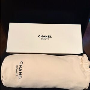 Chanel Beauté White travel blanket